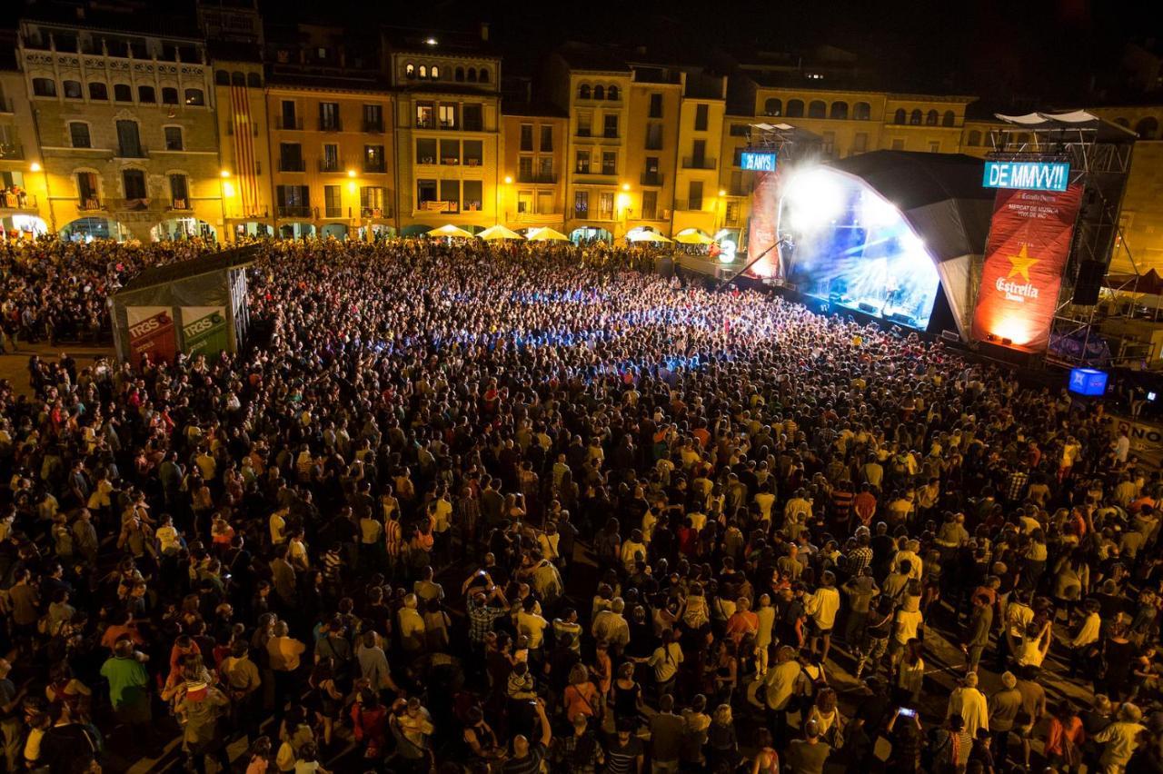 Apartaments Vicus 2 Con Vistas A La Plaza Mayor De 维克 外观 照片