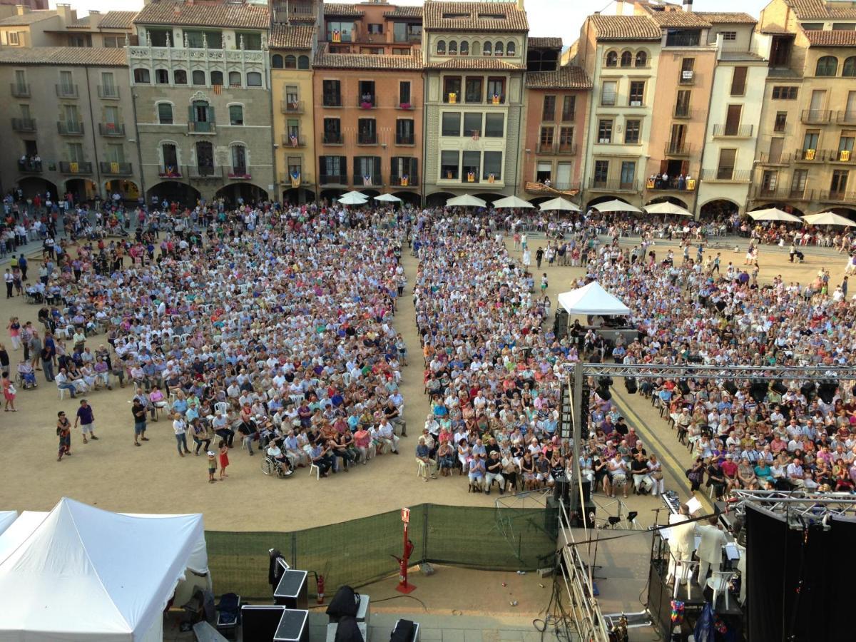 Apartaments Vicus 2 Con Vistas A La Plaza Mayor De 维克 外观 照片