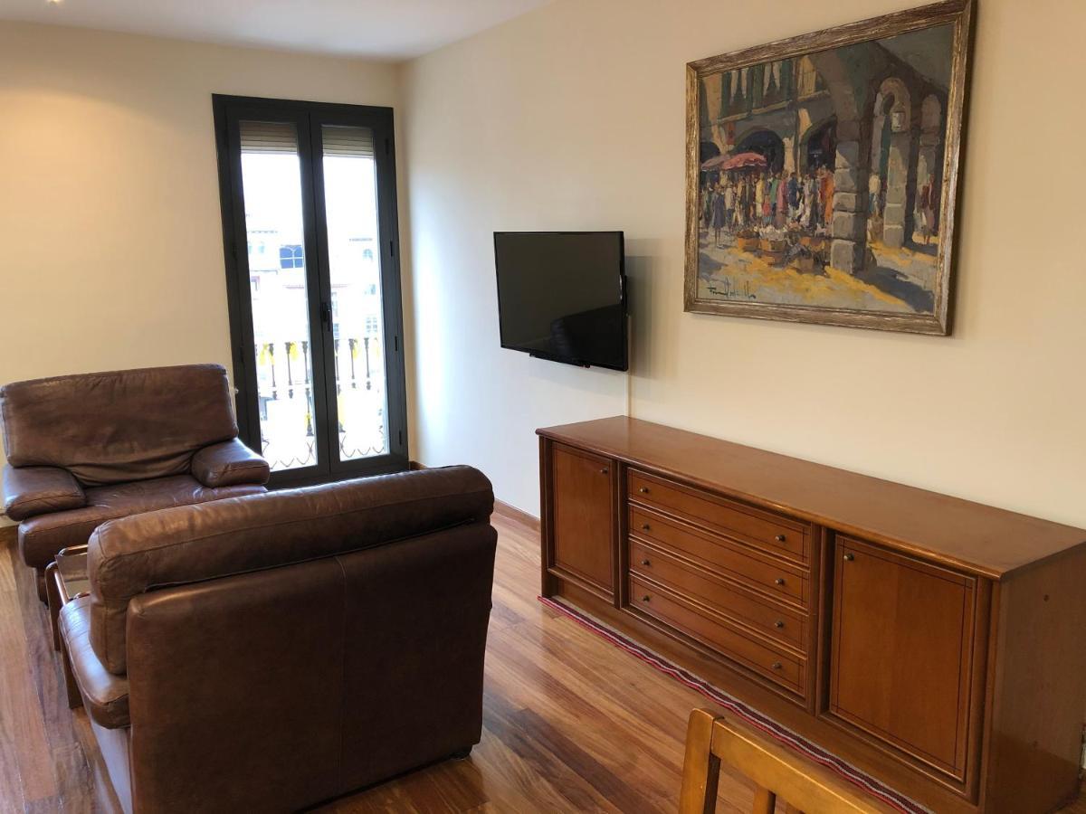 Apartaments Vicus 2 Con Vistas A La Plaza Mayor De 维克 外观 照片